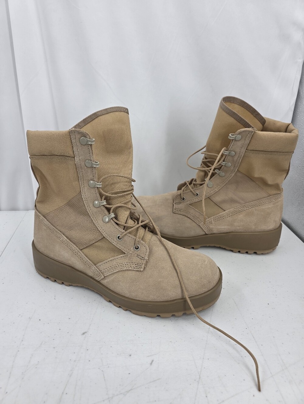US Army Hot Weather Combat Boot Coyote Tan Vibram Men 10.5 Wide SPM1C1-13-D-1017